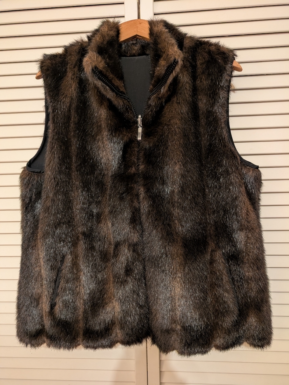 CHICOS Faux Fur Reversible Vest. EUC. Size 1